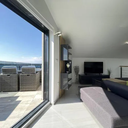 Moonlight Apartment *