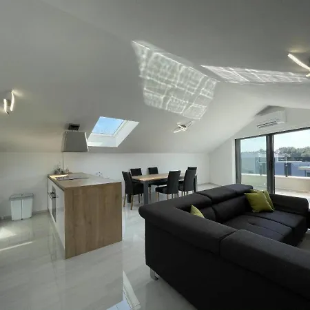 Moonlight Apartment *